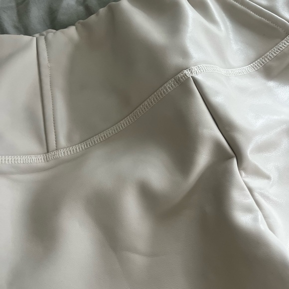 BEIGE CREAM LEATHER PANTS - Picture 4 of 5